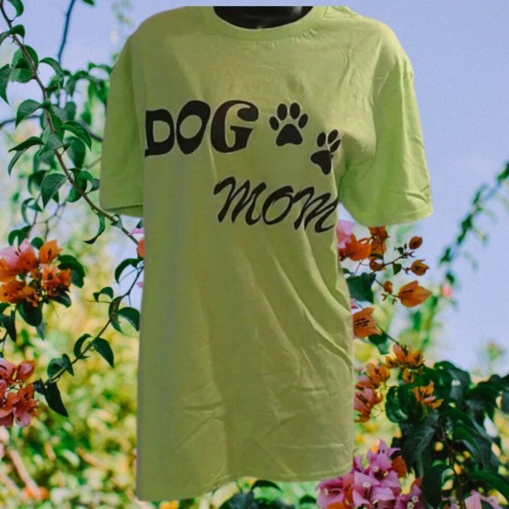 Anvil Kiwi Green Dog Mom Tee Size XLarge